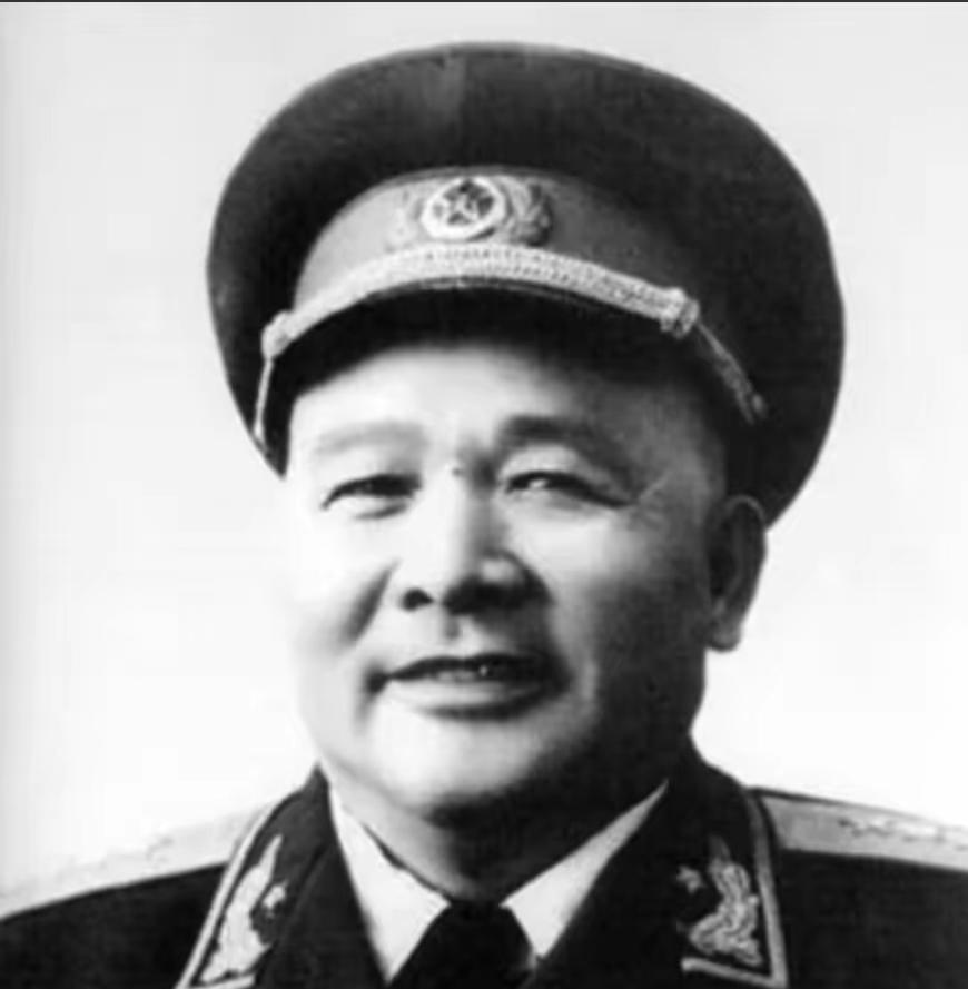 八路军成立初，徐海东被任命344旅旅长。115师师长见到旅长名字后，便请示中央：