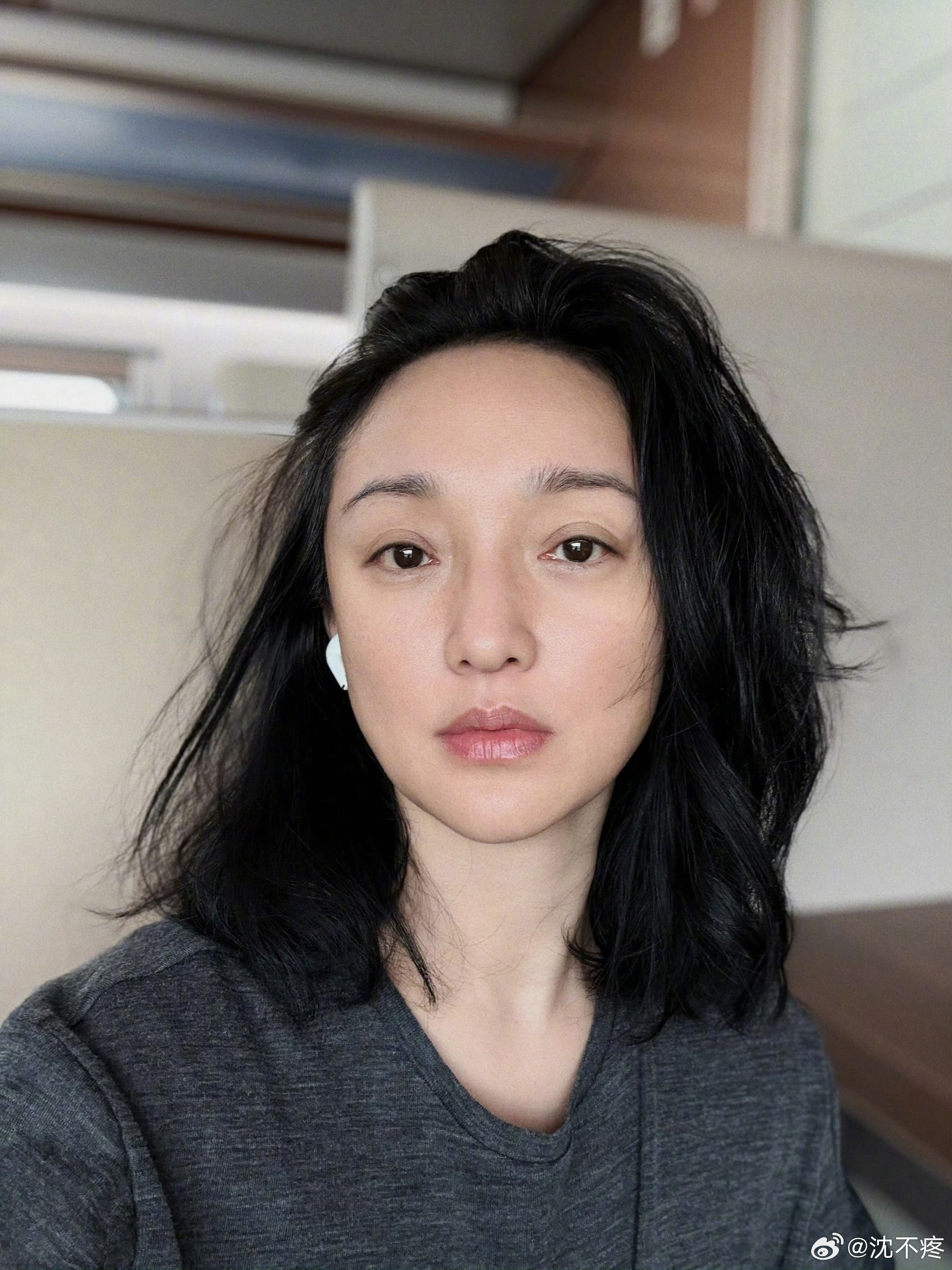 周迅50岁素颜状态50岁这样的皮肤状态是真的好，一整个大羡慕[哭哭]​​​