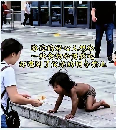 气炸！孩子直勾勾盯食物却被父亲凶狠阻拦，这样的“养育”太窒息！路人见孩子可