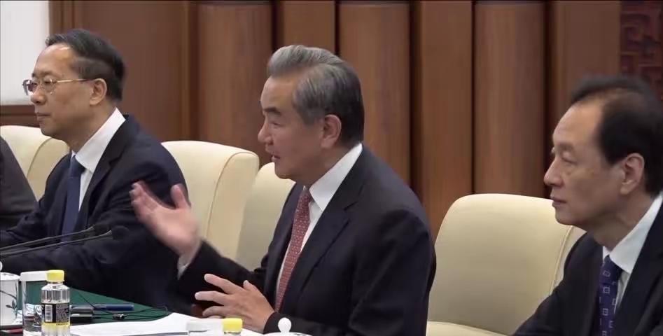 美国答应中国了，为重大谈判铺路？5月7日，北京，再次成为中美关系的风暴眼。美