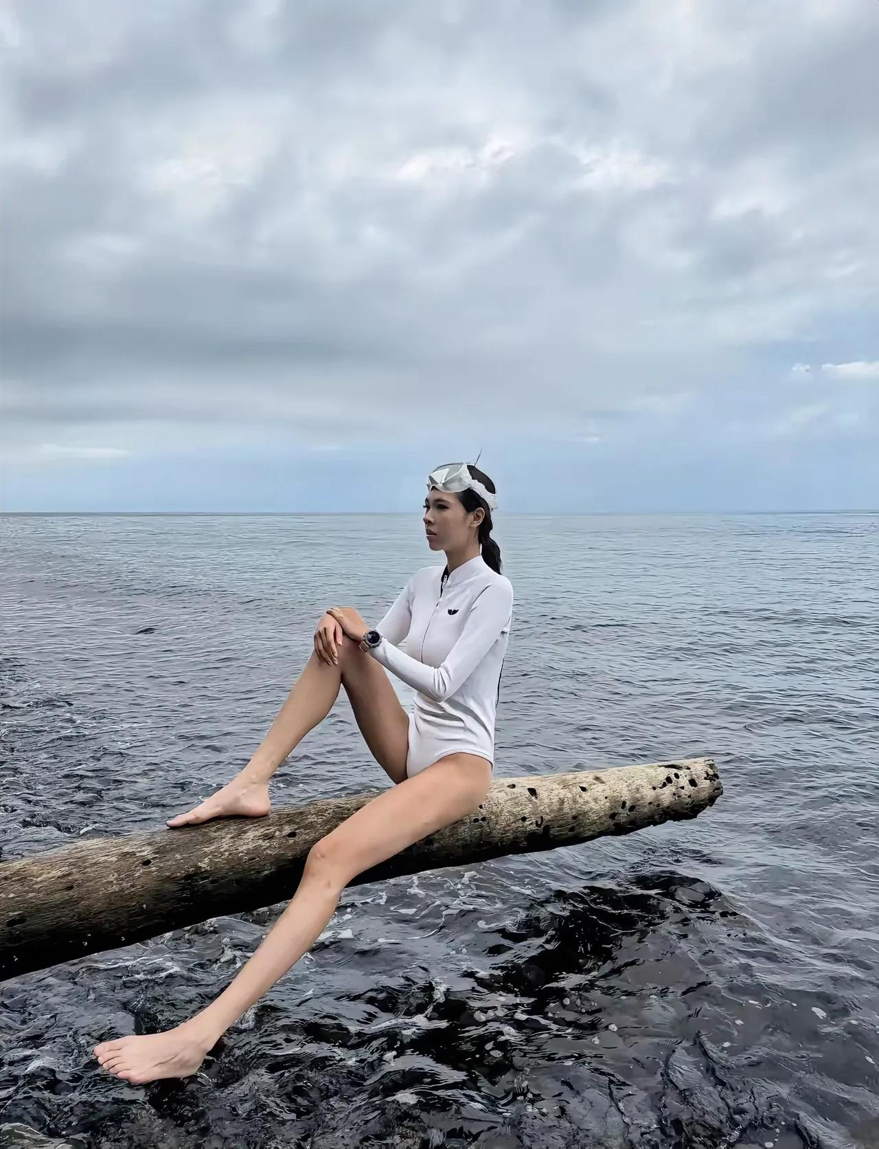 这张照片拍的太好了，脚丫子不放下来能保持平衡吗？