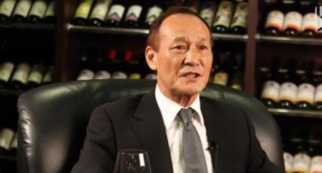 1998年，臧天朔在天上人间设宴招待陈惠敏。臧天朔直接点了10瓶皇家礼炮和老大哥