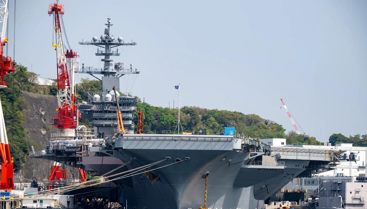 2026年初的中东，正处于“擦枪走火”的临界点——美军三大核动力航母打击群齐聚阿