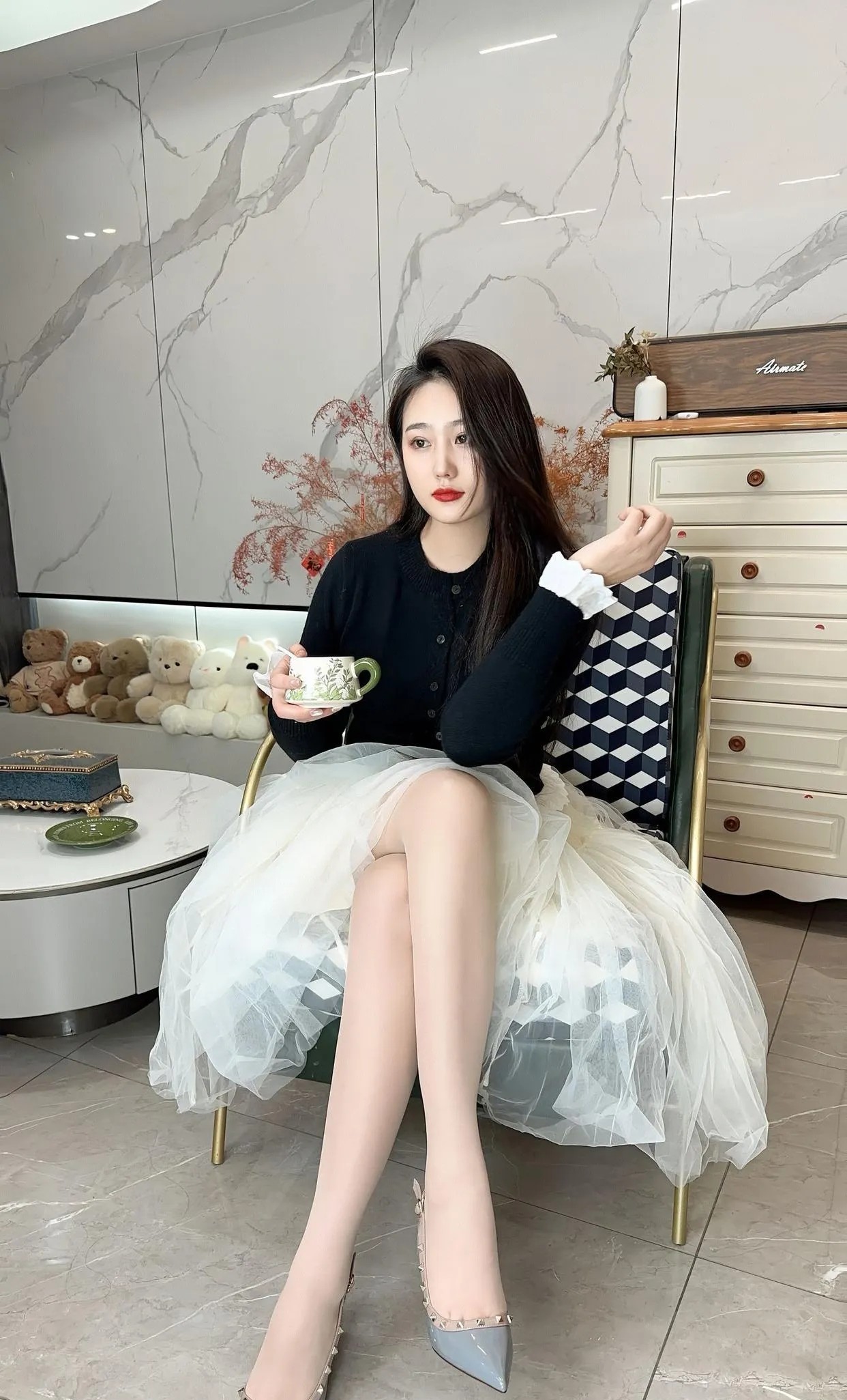 华伦天奴配上果冻丝袜好看么？
