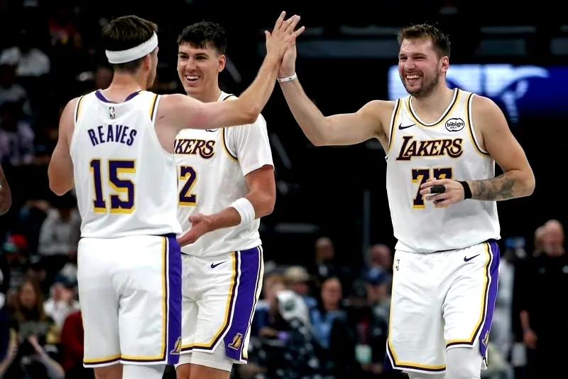 湖人未来五场对手：独行侠、鹈鹕、太阳、猛龙、凯尔特人东子打不了凯子，防守锁死