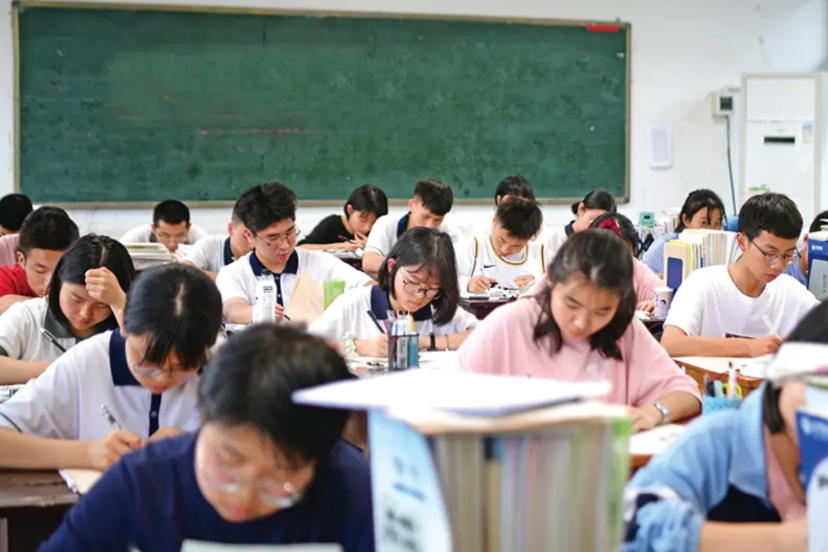 高中实行双休，并非单纯减负，核心是为大学输送高质量、有潜质的人才。当下所需人