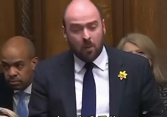 英国议员质问英国首相斯塔默: