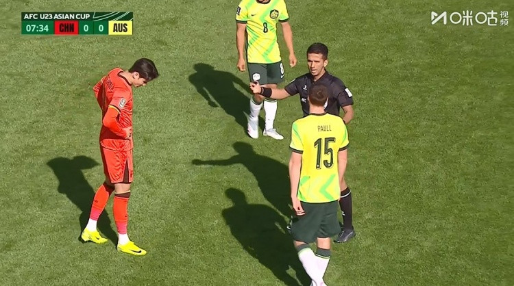 黄健翔: 澳大利亚防拜合拉木手上动作多, 要保持冷静诱使其吃牌