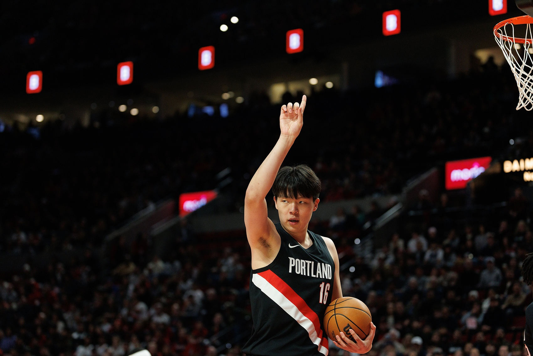 解说: 小杨有能力在NBA立足毋庸置疑 我对他的前景还是非常乐观