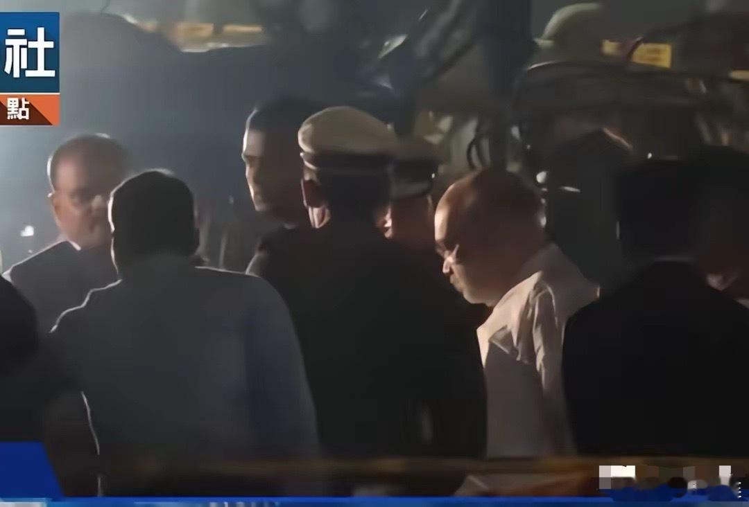 印度警察局爆炸，居然是警察自己失误弄爆炸的。原来此前警方在新德里爆炸案中搜剿到2