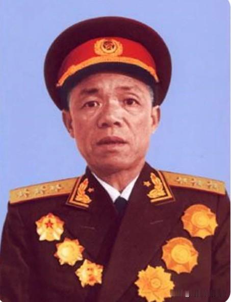 他镇守福建16年，1971年，任新中国第三任福建省委第一书记，拼死保护叶飞等福建