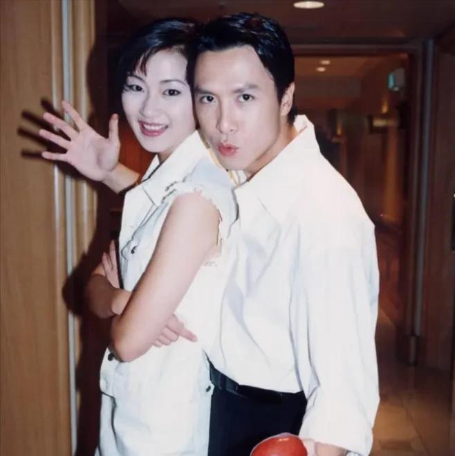 1994年，梁静慈和甄子丹离婚后没多久，发现自己怀孕了。她执意生下来，并且提