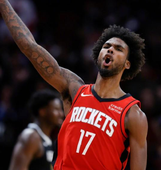 伊森慢慢可以接受火箭的报价了心气高为了大合同，现在自己打没了，今年夏天其他球