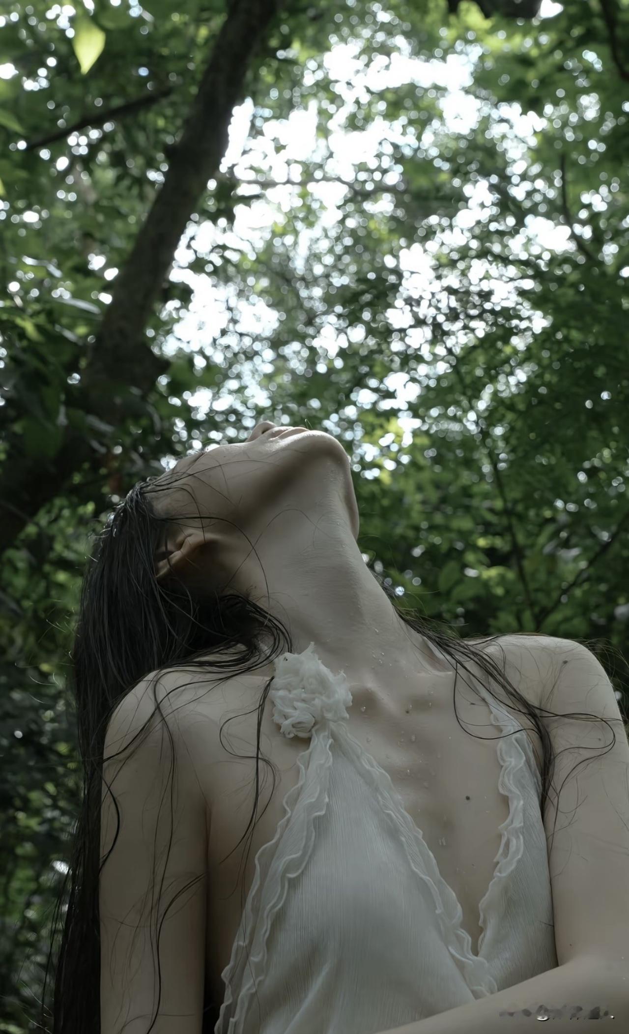 你知道宇宙有多浩渺吗？宇宙中，有两千亿个银河系这样的星系，每一个银河系中，大