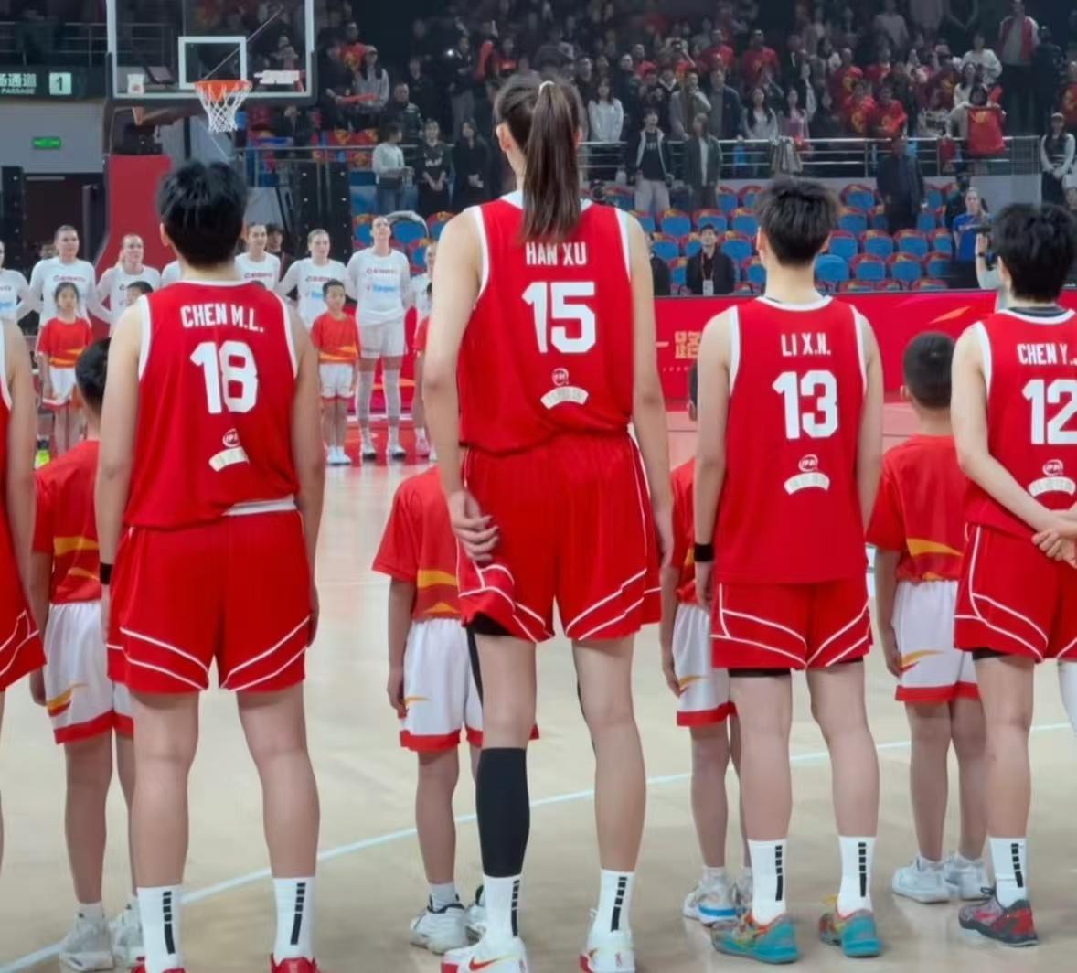 韩旭回归，中国女篮85-51大胜捷克，这5名00后小将统治了比赛女篮热身赛最后