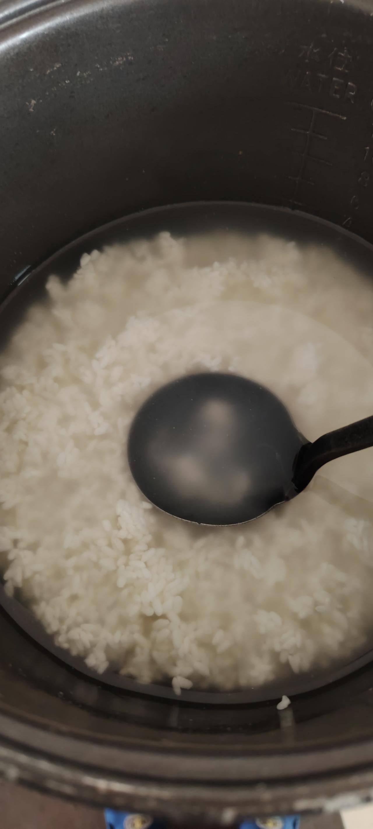 为什么醪糟汤热的时候酸占主导，冷却以后清甜清甜，只有一丝察觉不到的酸？我自己认认