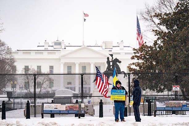 《别急着打断美国的失误，最聪明的做法是：让它把盟友得罪光》有句被反复引用的话，