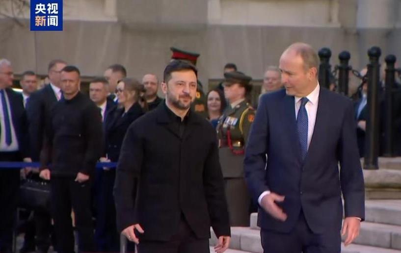 /泽连斯基这次真的悬了！基辅火车站被摧毁，泽连斯基专机遭5架军机围堵：一枪不