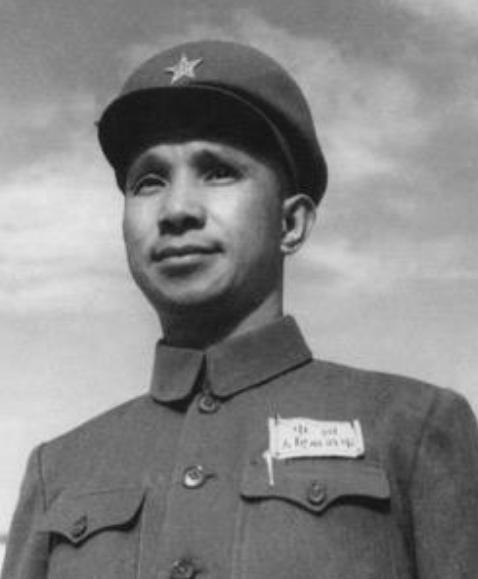 勤务兵因出色表现获粟裕赏识，连升四级，四十七年后最终晋升为上将！1940年1月