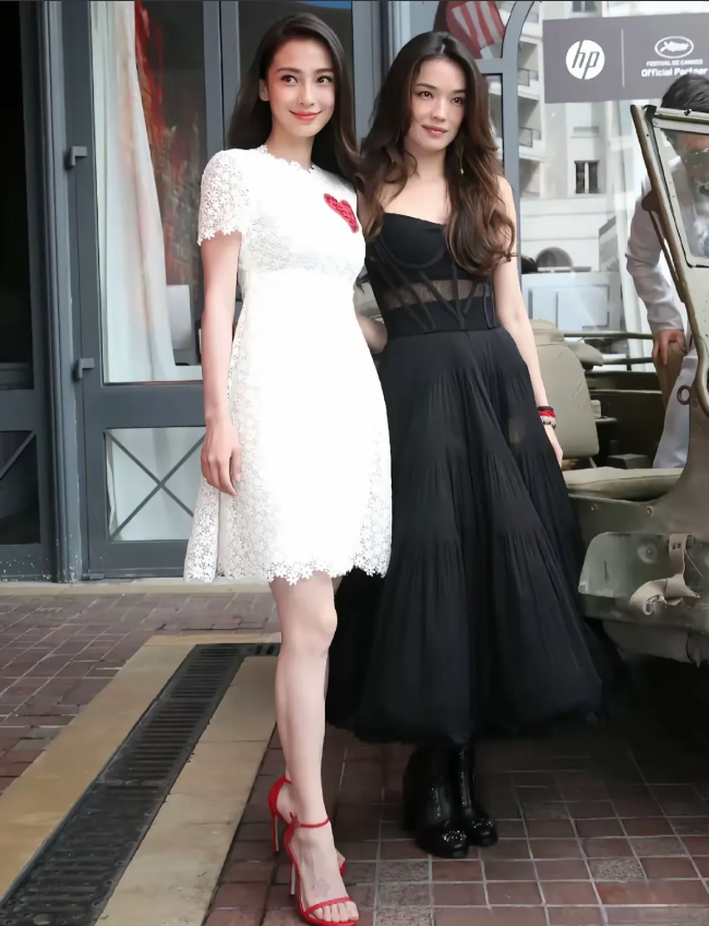 杨颖，168cm，旁边的美女谁，看着怎么比杨幂还美还有气质呢？