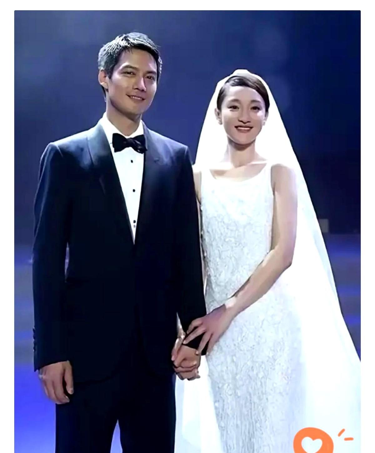 2014年，周迅跟高圣远闪婚。婚后他张口就要300万开公司，周迅一眼就看穿了他