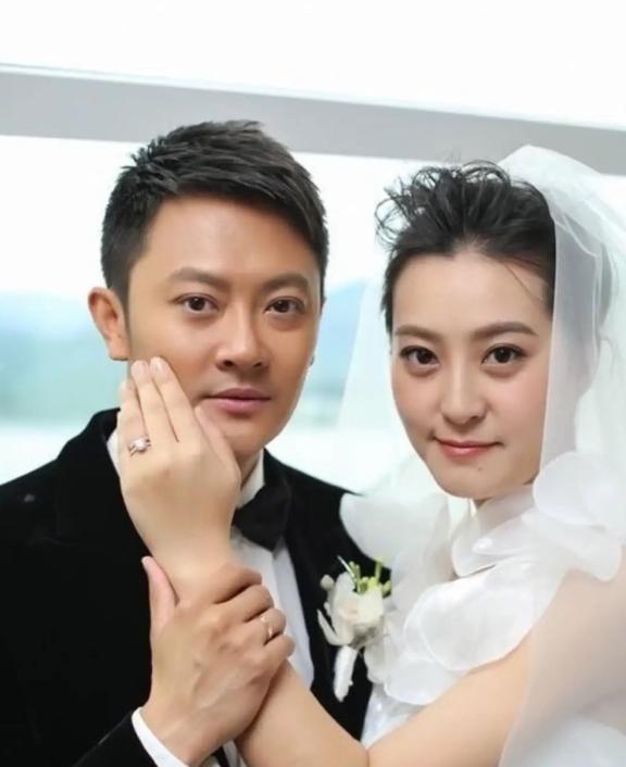 2015年，印小天花400万元娶的老婆哈琳娜，直到孩子出生后，才发现自己的老婆除