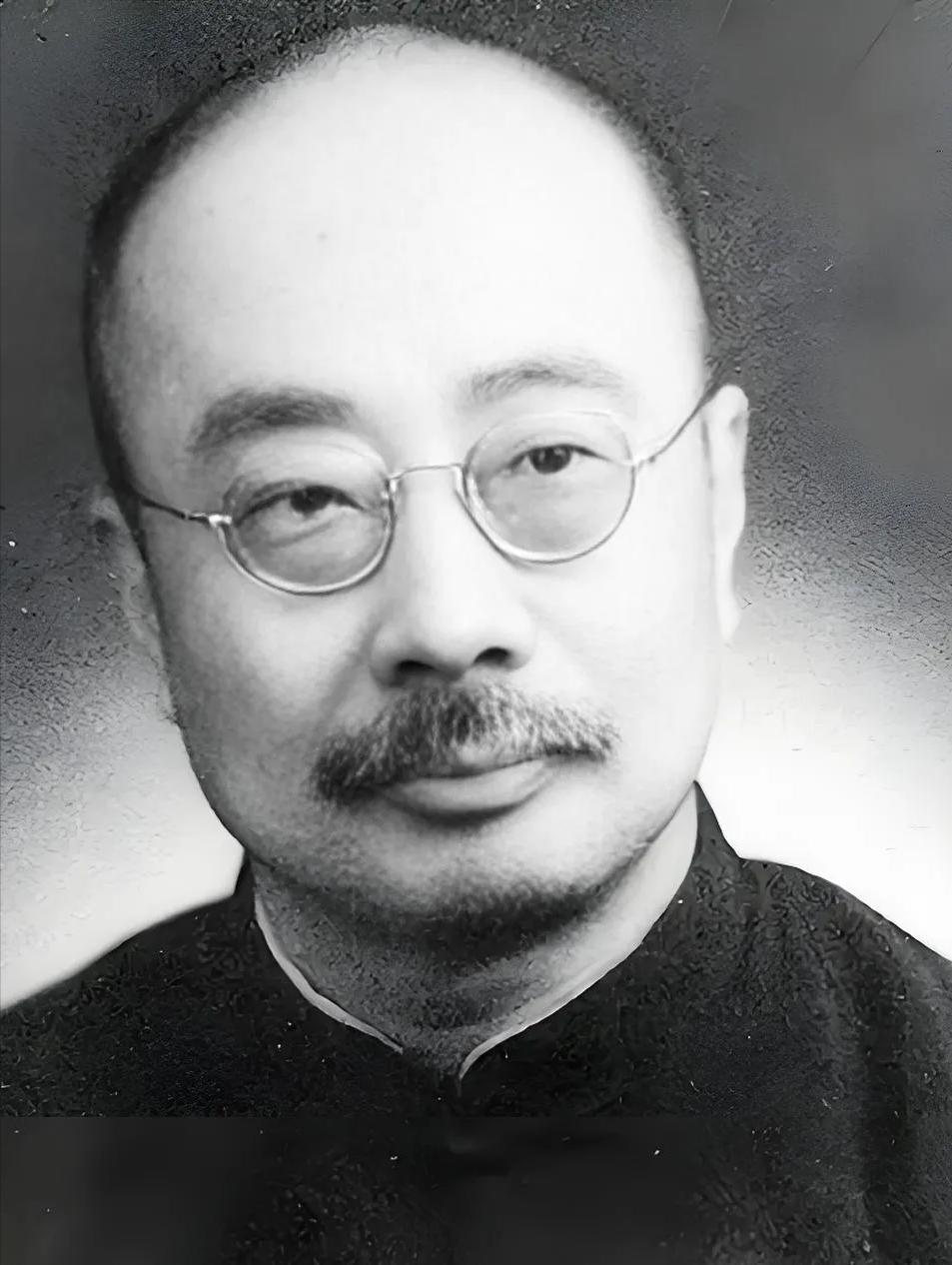1936年，鲁迅去世的第2天，和鲁迅反目成仇13年的弟弟周作人，若无其事