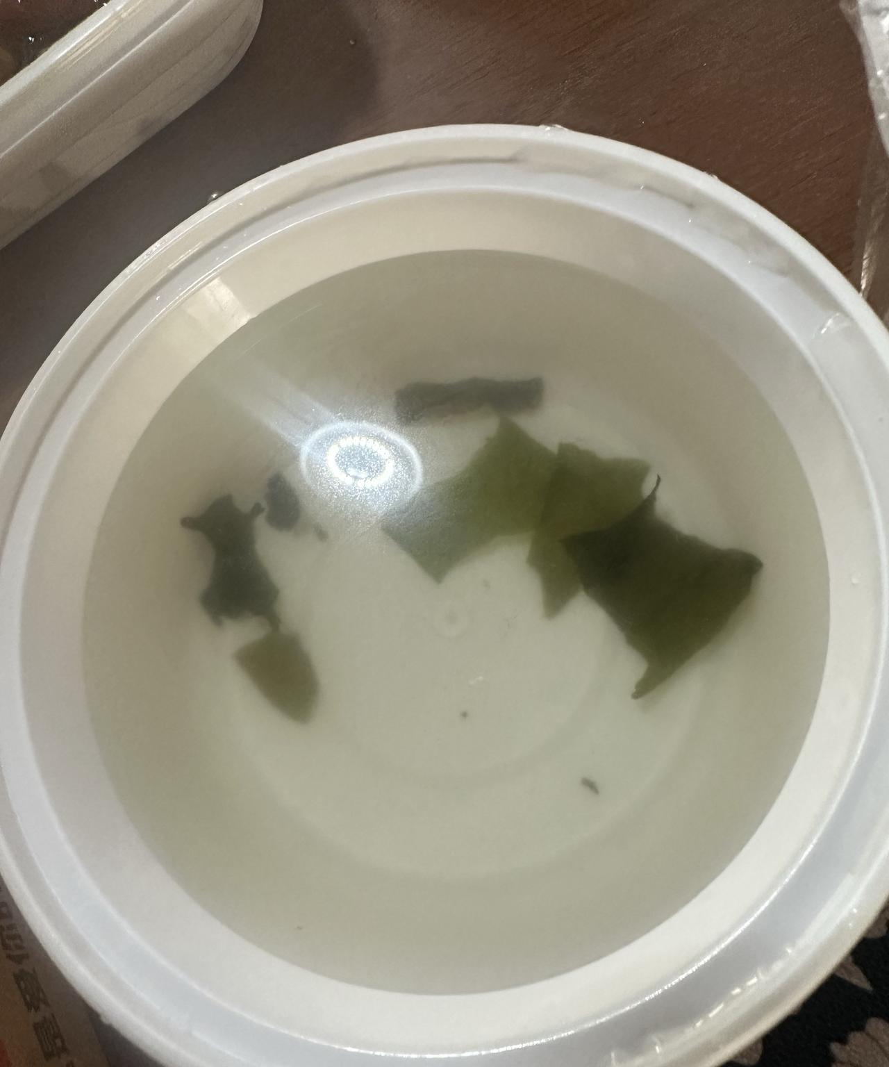 今天忙着出茶叶两顿没吃饭了，实在是太饿了点了个紫菜汤，肉肉，米饭。刚收到。