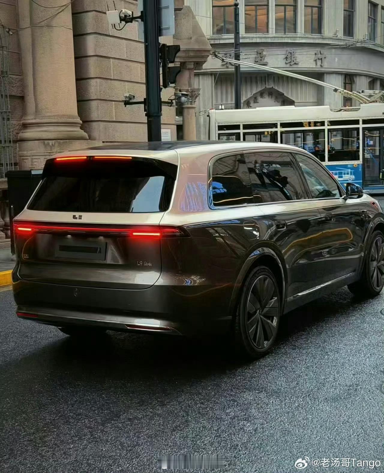 这屁股～丰满性感线条流畅【理想L9Livis】气场也有，最牛的地方是你明知道