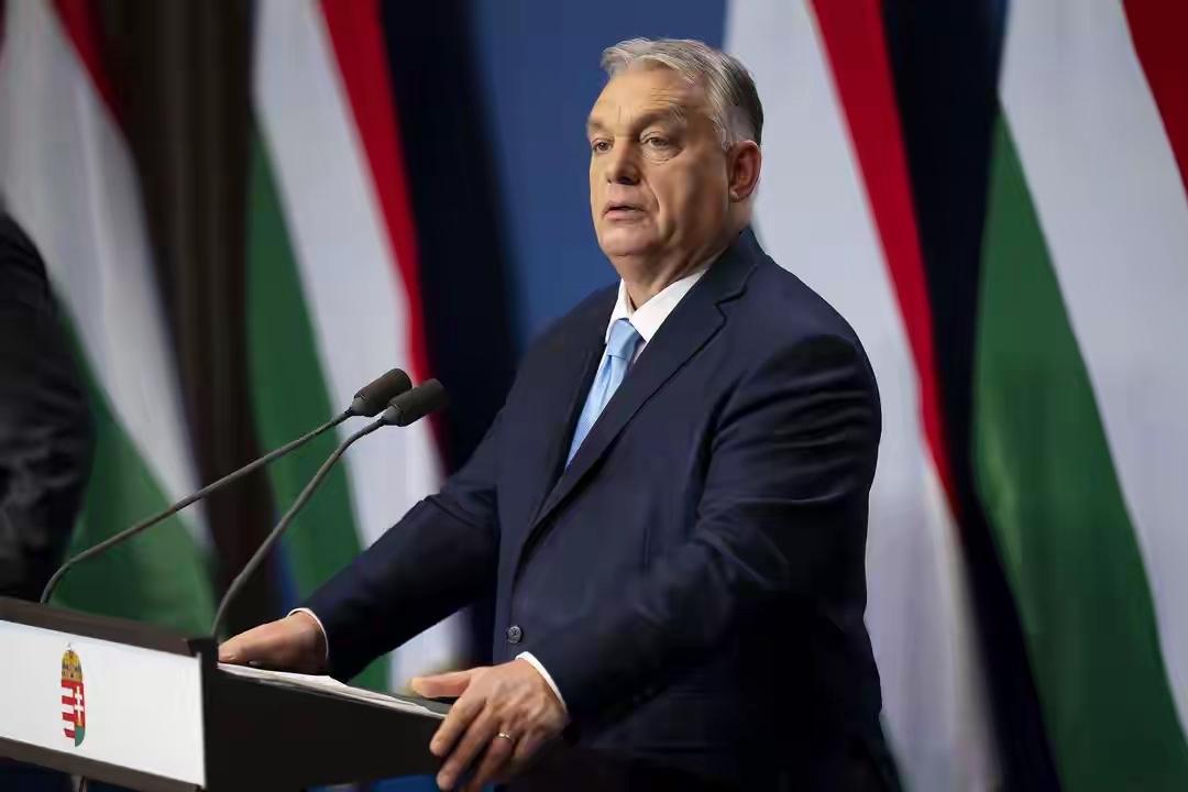 欧尔班乱了方寸。当地时间23日，匈牙利总理欧尔班表示，他已指示司法部长立即调