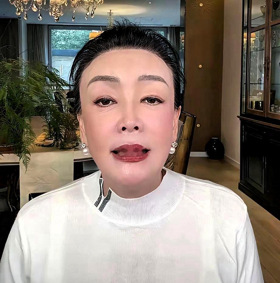 大S雕像立起来之后，兰姐好像更开心了兰姐发了好多东西，都是谢谢大家，感恩，说是