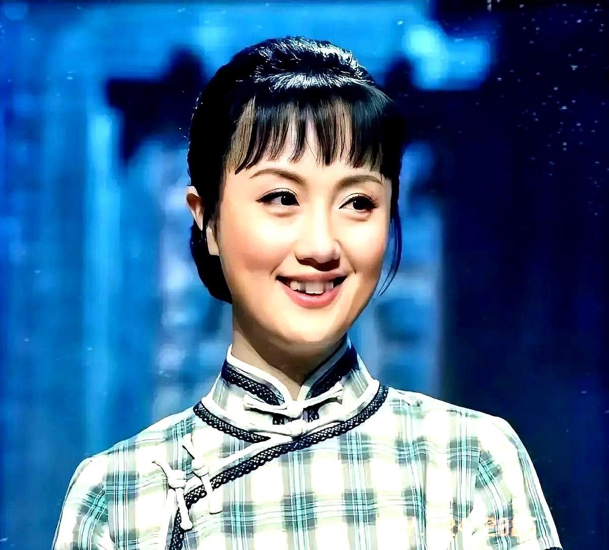 朱媛媛的姐姐说：我们家有三个孩子，媛媛是最小的一个。我们的父母都是普通的工资阶
