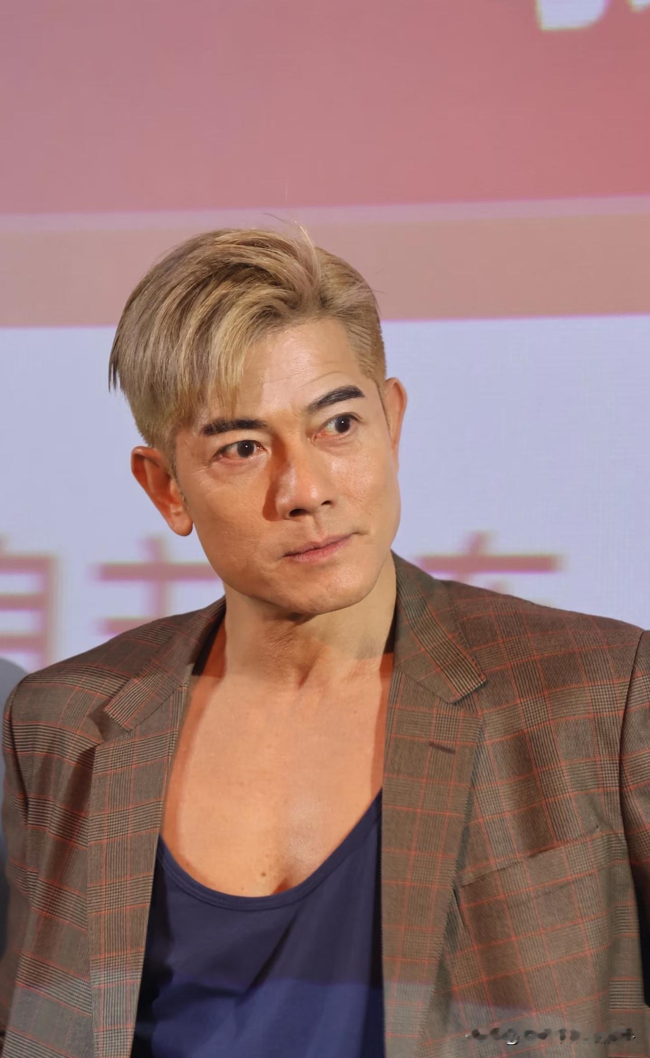 都别被郭富城的“宠妻人设”骗了！方媛三胎再添女儿，他又是送别墅又是送副卡限