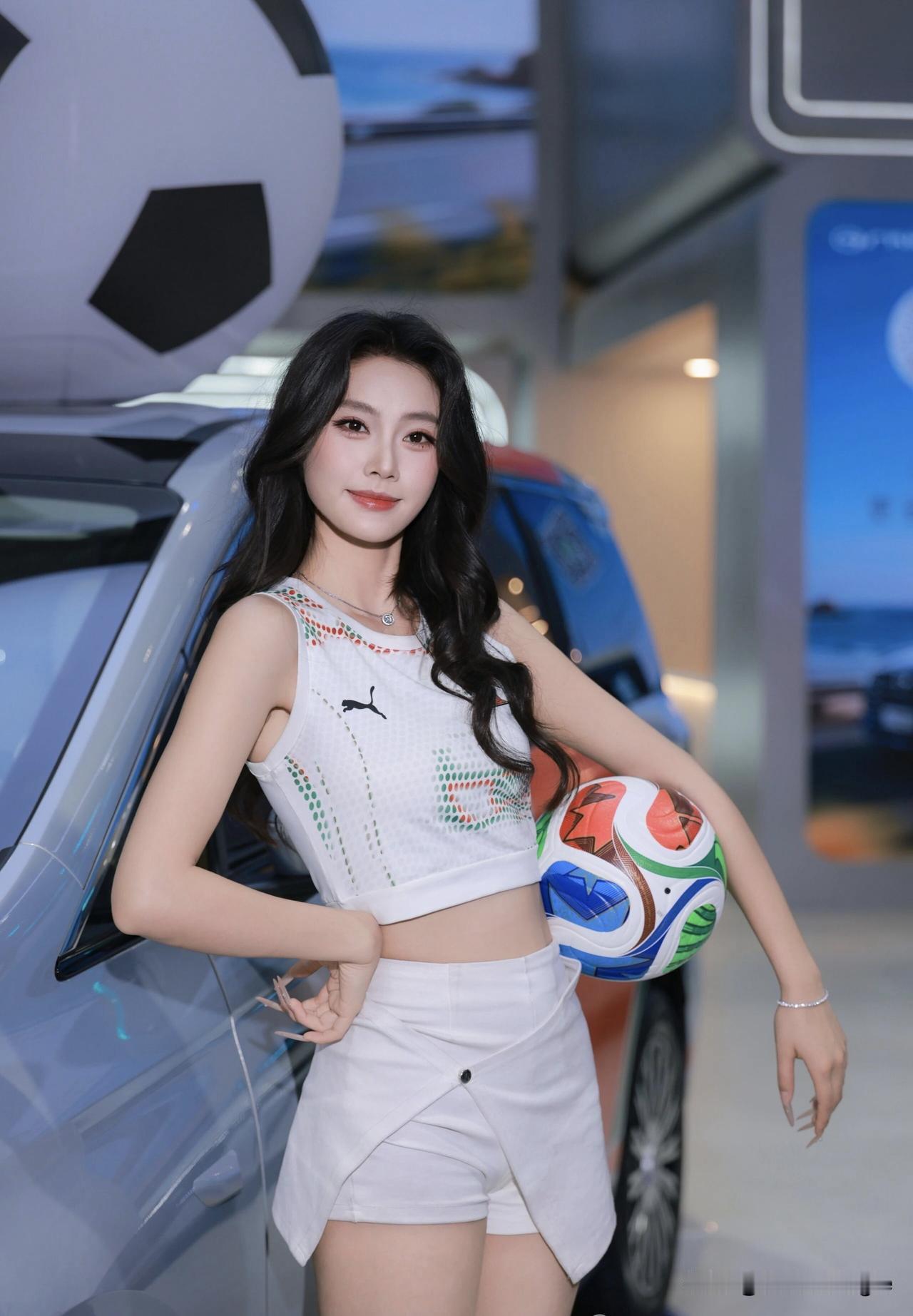 青春活力，与足球共舞！🏆👸🏻‍🎤