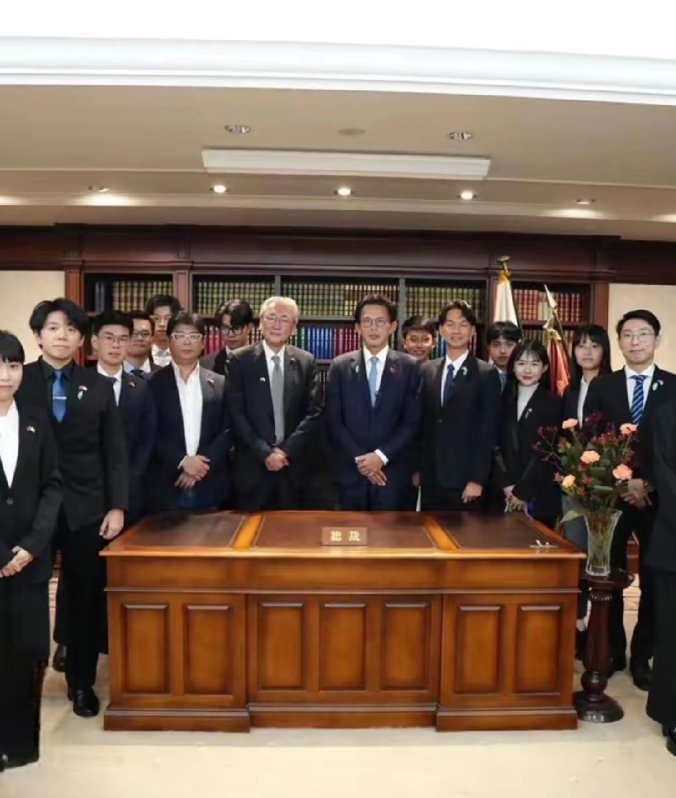 民众党的黄国昌又被名嘴吴子嘉嘲笑了，原来黄国昌组织了一个所谓的“国际领袖培训班”