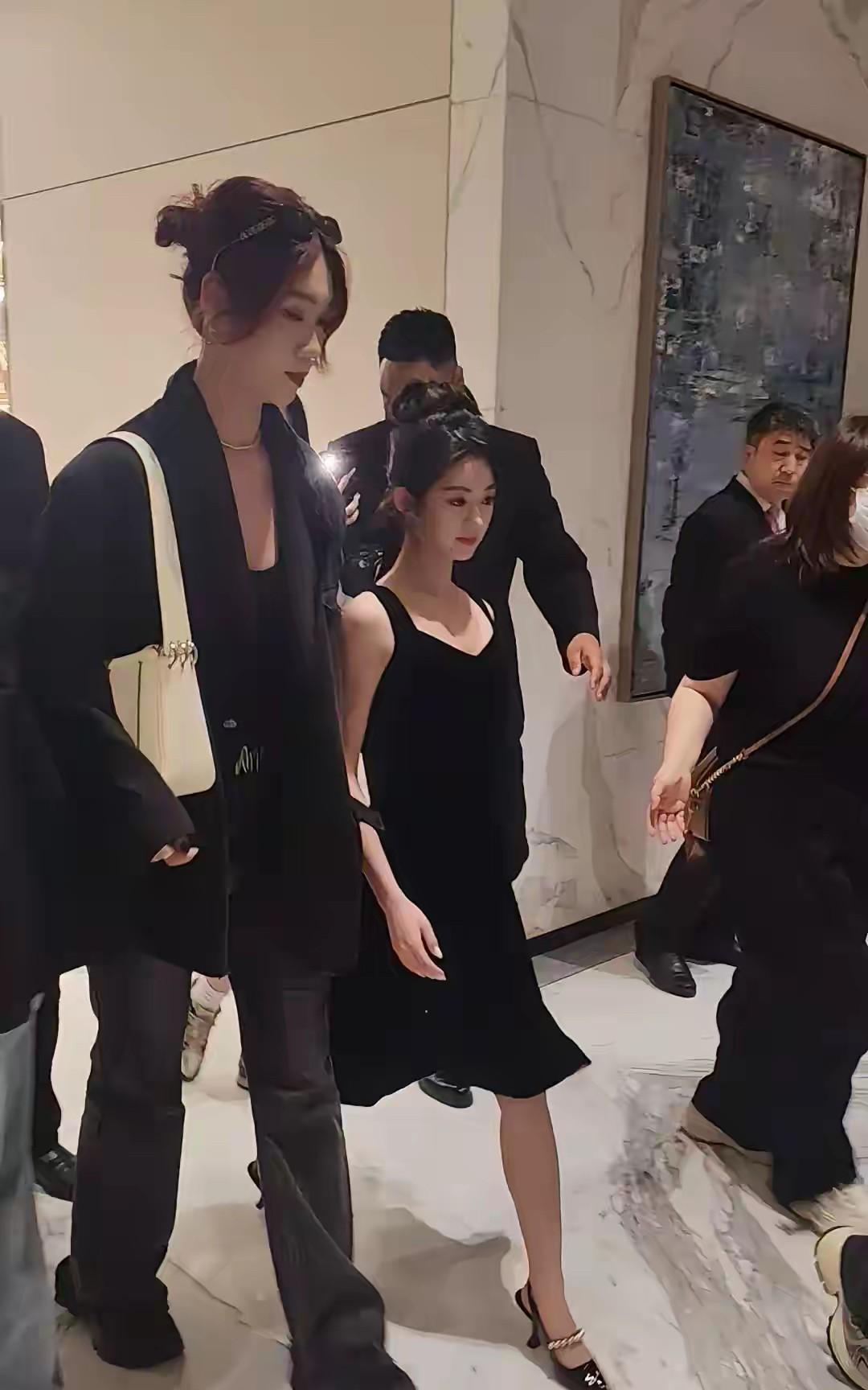 真实的黄杨钿甜其实长这样，就这样的资质条件是怎么混进美女如云的娱乐圈的！生图下