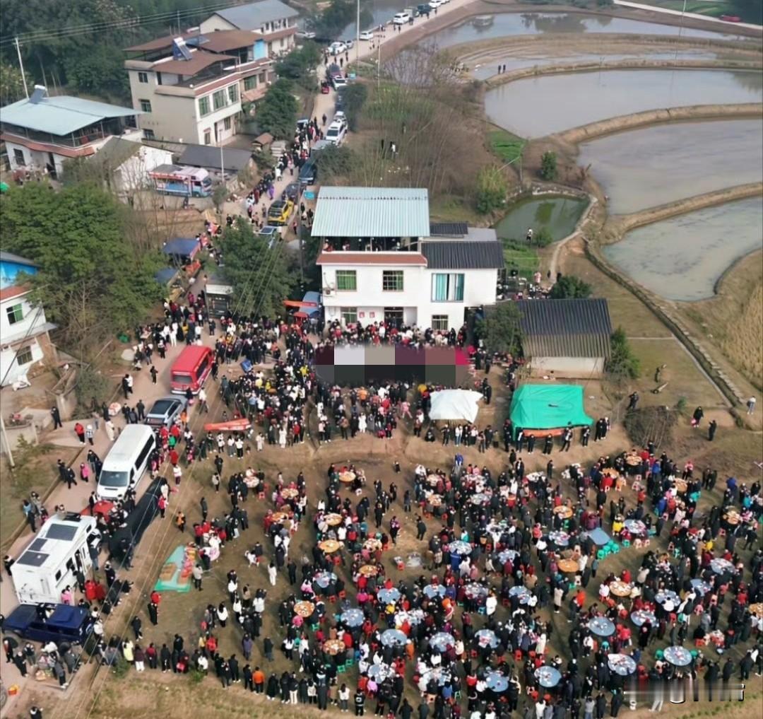 活该人家重庆旅游越来越火，活该人家重庆能吃自媒体的这碗饭。一个地方的旅游火不火，