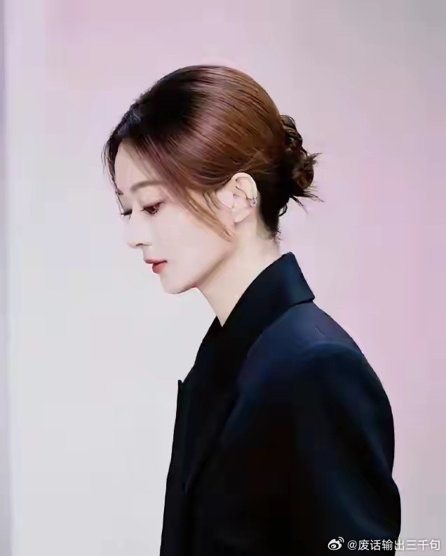 赵丽颖扛剧实力依旧权威！王子文刘宇宁《玫瑰丛生》首日热度21555，首日播放量5