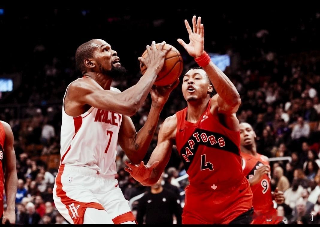 火箭这场打猛龙真是火力全开，全队六个球员数据栏都快填爆了。申京18+8+9准三