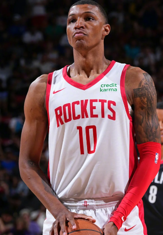 贾巴里真的越来越像二进宫火箭时期的阿里扎了进攻端持球攻水平都是一般，都是基本以