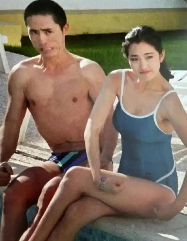 2006年，曾有记者问张艺谋:“你当初不顾一切都要和巩俐在一起，为什么相爱8年却