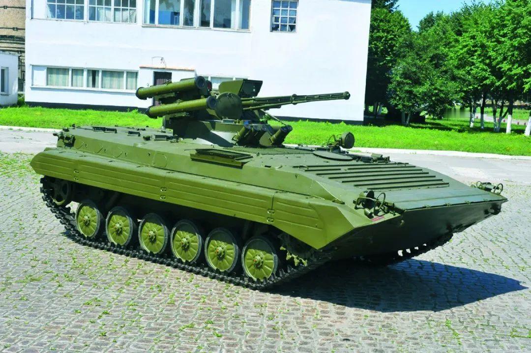 ：我只是改装。在俄乌冲突中，俄军使用了一款BMP-1U步兵战车。乌克兰继承了