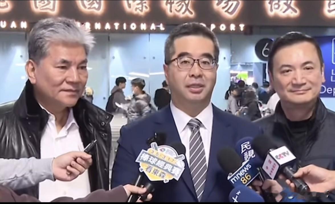 萧旭岑带队来大陆参加国共论坛了，坦白说，这次之所以受到两岸关注，不是因为萧旭岑，