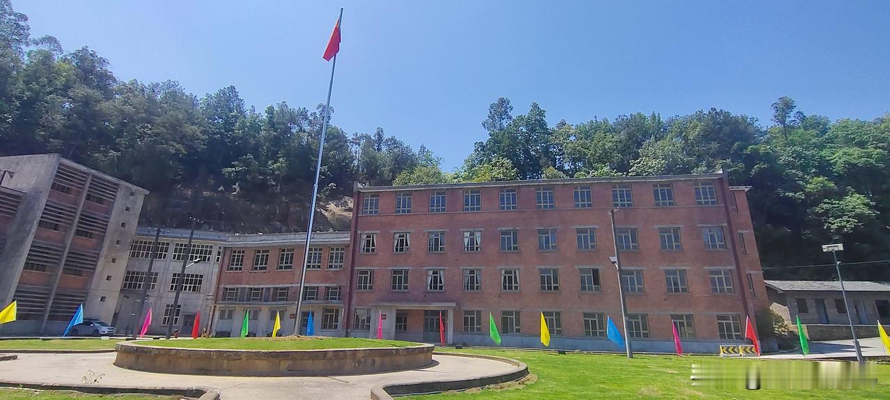 五一大假最后一天，本想蹭个免费高速，顺便遛遛车，车都放了快一个月了。结果没想到遇