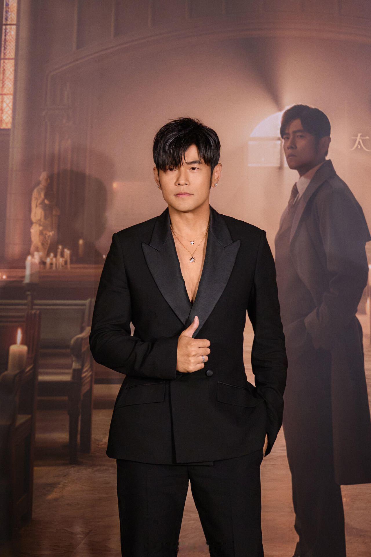 周杰伦者来父者来家族持续扩大中，到底是谁发现乌兰图雅像昆凌的啊啊啊啊！一旦接