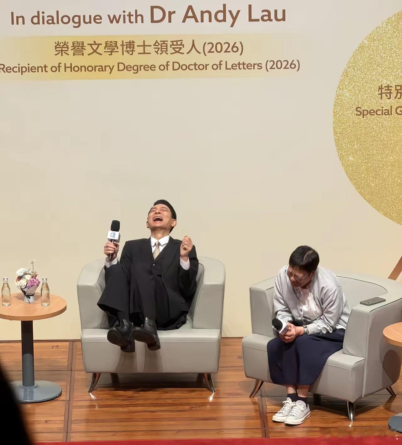 突然理解朱丽倩了，为什么对64岁的刘德华如此痴迷！不是图他年纪大不洗澡，也不是图他有老人味。​而是他