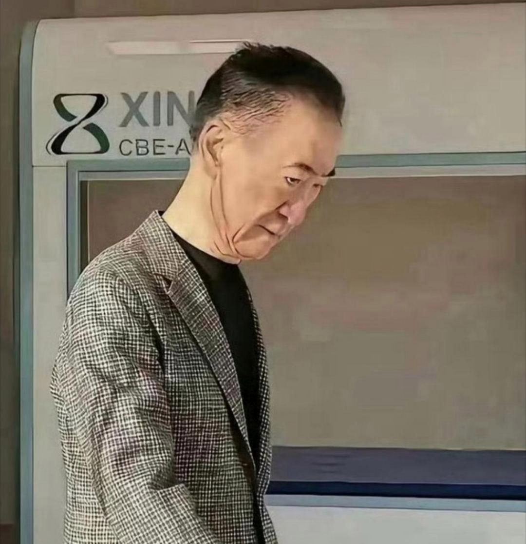 今天看王健林新闻，我一朋友是万达供应商，他说的话把我三观震碎了。他说就算王健林全