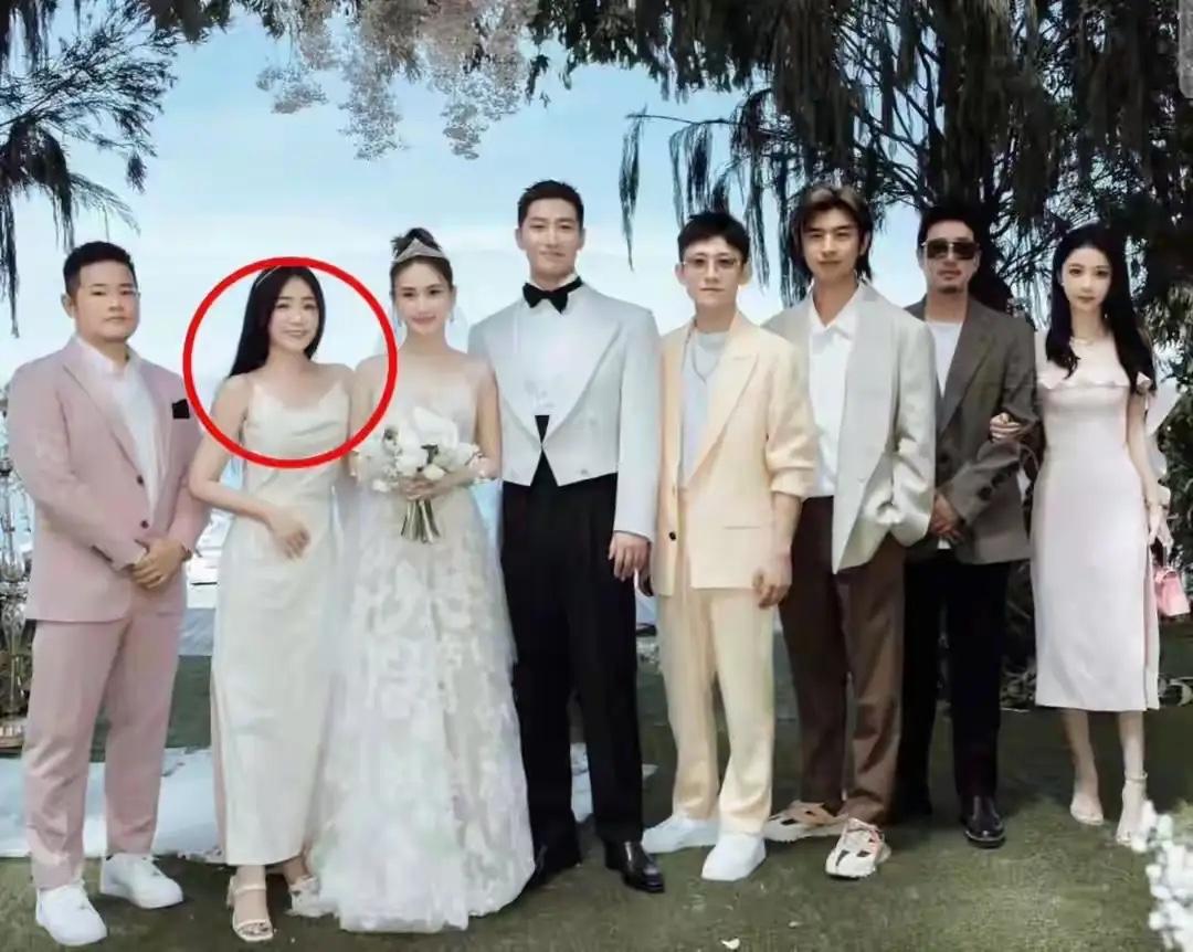 何超莲闺蜜婚礼“猛料”引笑？换个性别想想，这根本不是玩笑是物化何超莲和窦骁婚