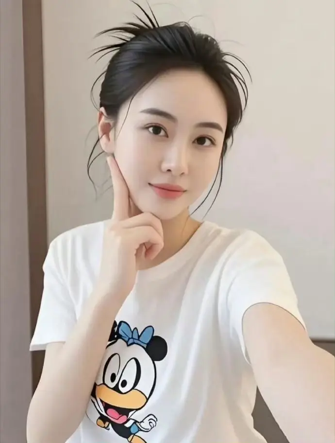 两位阿姨都是40岁，你们觉得哪个更有魅力？