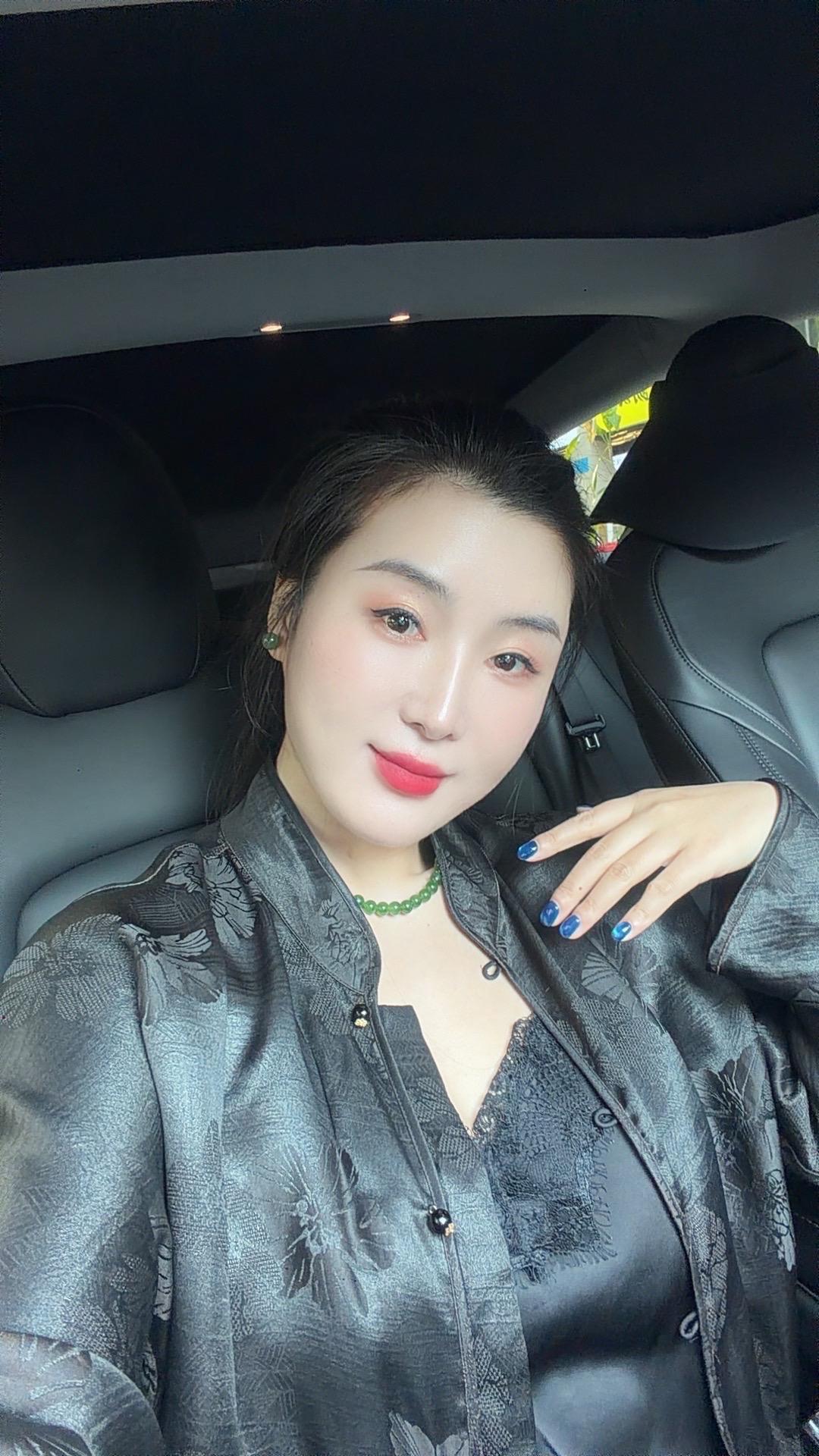 姐也好，姨也罢，老阿姨也行，终究是到了气血不足的年纪；我嘛！开心时是小...
